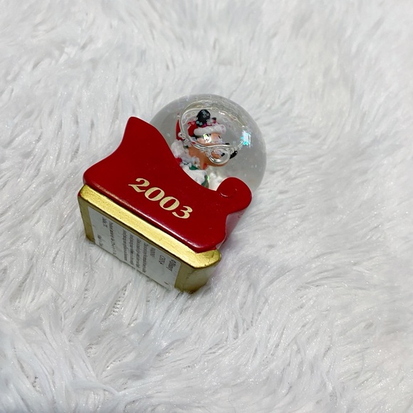 Disney Mickey Sleigh Snow Globe - Picture 4 of 8